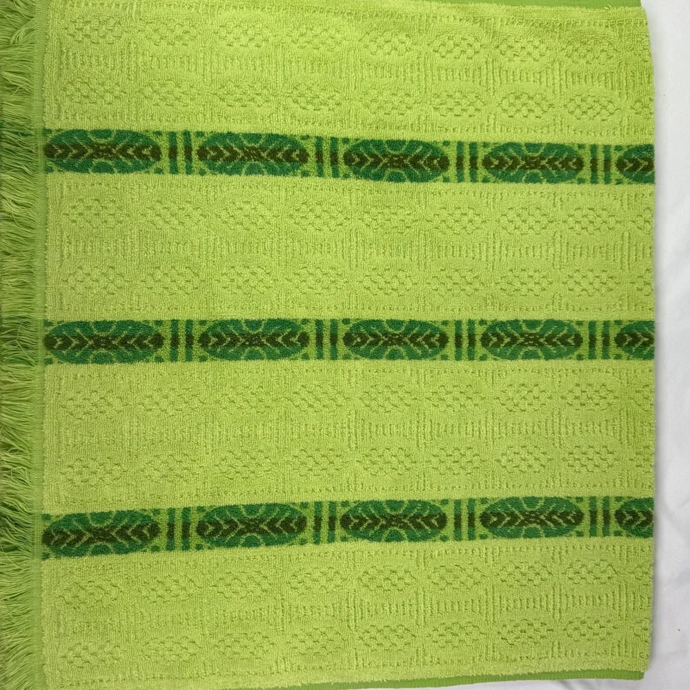 Vintage Utica by JP Stevens Lime Green Fringed Bath Towel Jacquard Made in USA